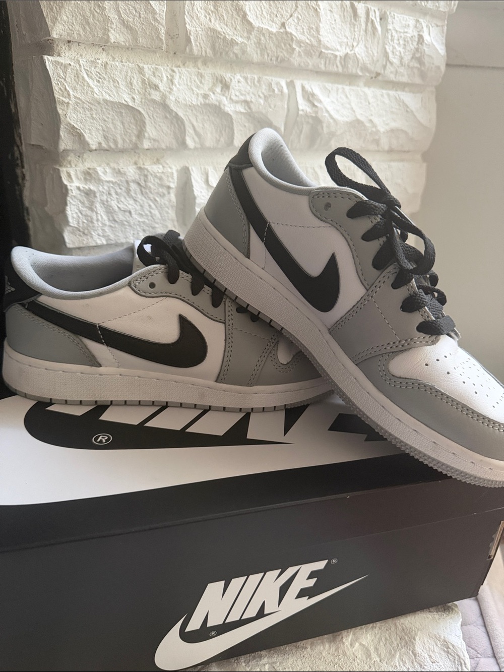 Air Jordan 1 Retro Low OG (GS) Men 5Y Women’s 6.5 Wolf Grey